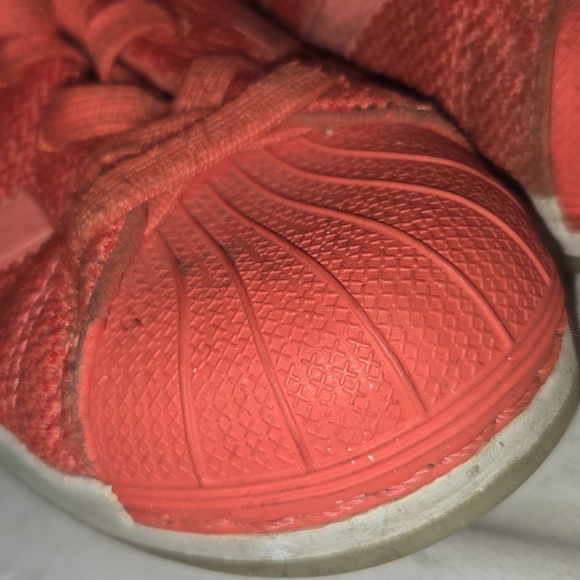 Girl’s Tweens Jrs sz 4 Coral Color Adidas shoes euc - Picture 9 of 11